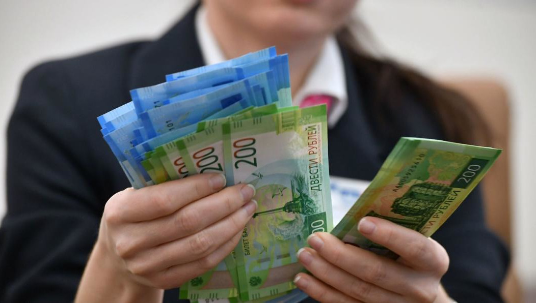 Средства предложили направлять на поддержку детей-сирот.