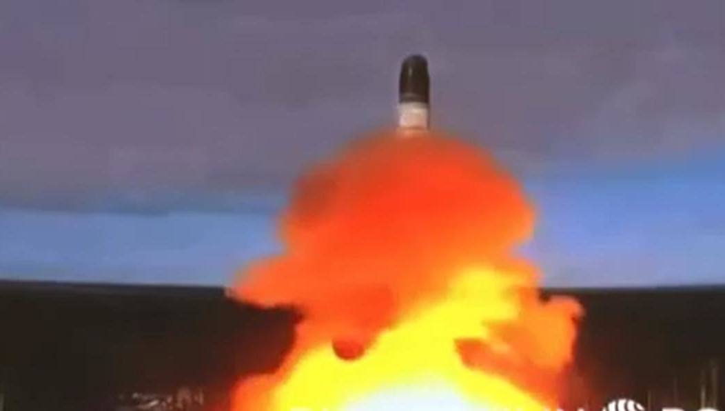 Уже идут работы по подготовке головного ракетного полка к перевооружению на новый ракетный комплекс.