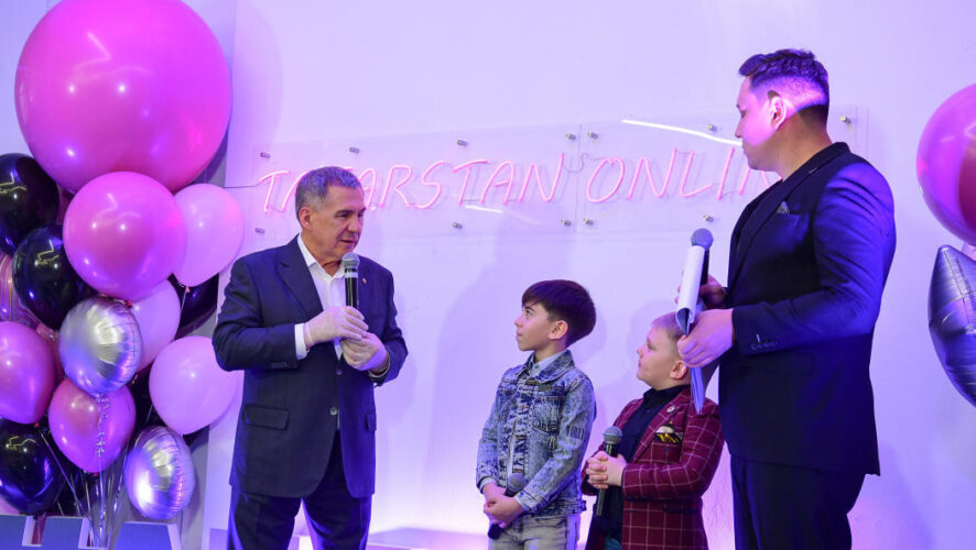 Президент республики стал участником онлайн-концерта в честь Всемирного дня исполнения детских желаний и дал юным татарстанцам свои советы.