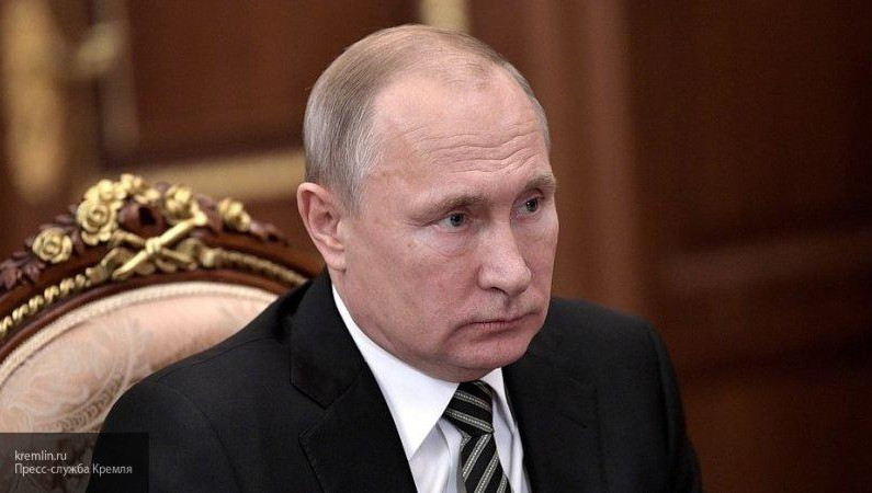 В 2017 году российский лидер заработал свыше 18 миллионов рублей.