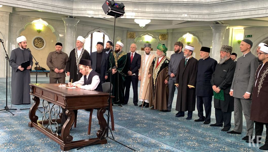 Работа над созданием священной книги