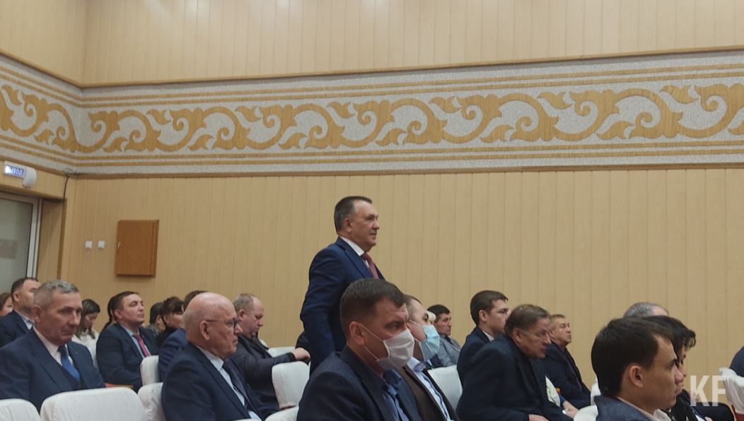 Народный избранник так поступил в связи с проживанием в Казани и невозможностью выполнять депутатские обязанности.