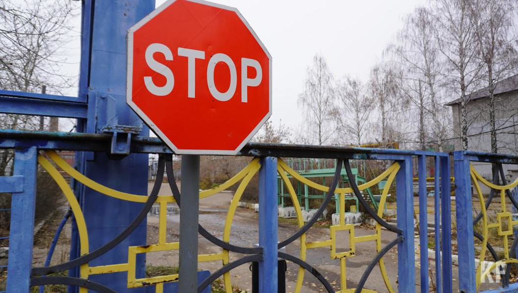 Это связано с реконструкцией участка водопровода.