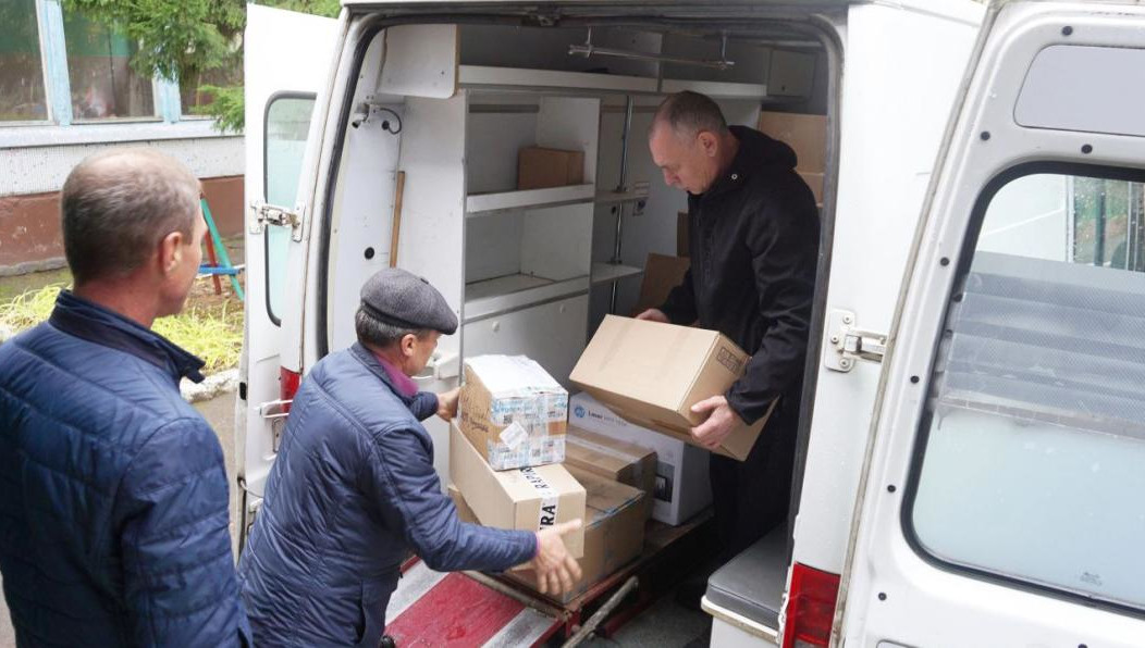 В них все самое необходимое - от медикаментов до теплых вещей.