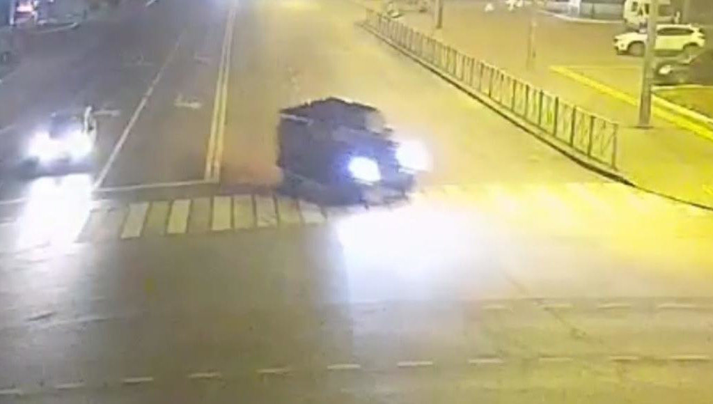 Мужчина взял чужую машину покататься.