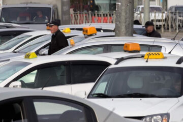 В мае поездки на такси по России увечились на 37%.