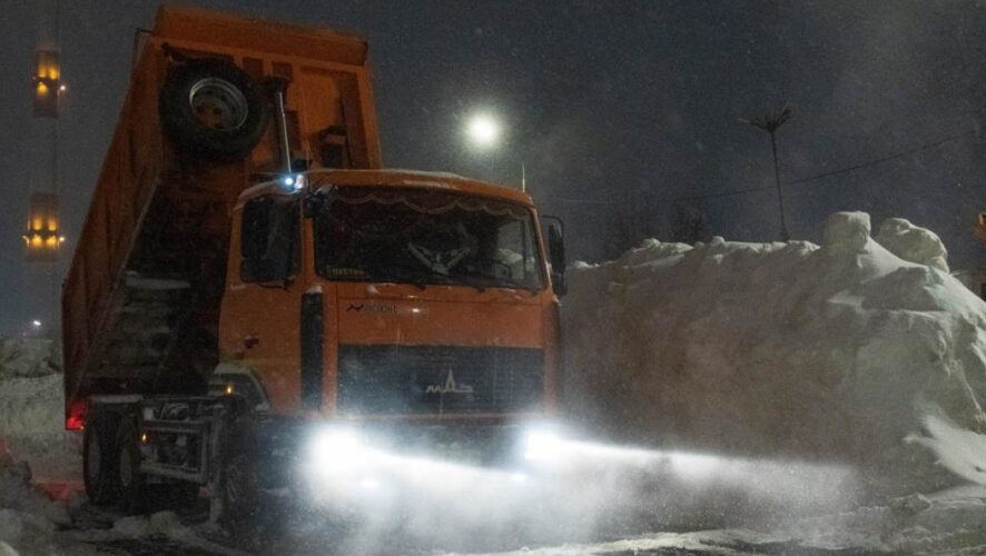 С 20.00 14 января дороги расчищали тракторы.