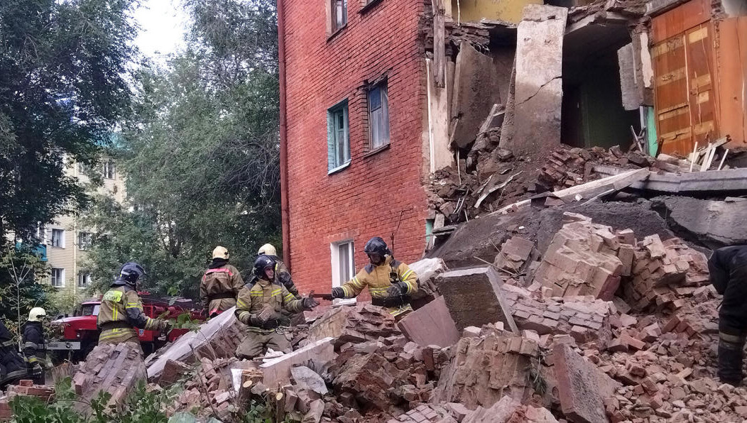 Ряд ведомств вовремя не признали аварийность дома.