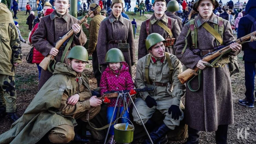 Кроме реконструкции сражений