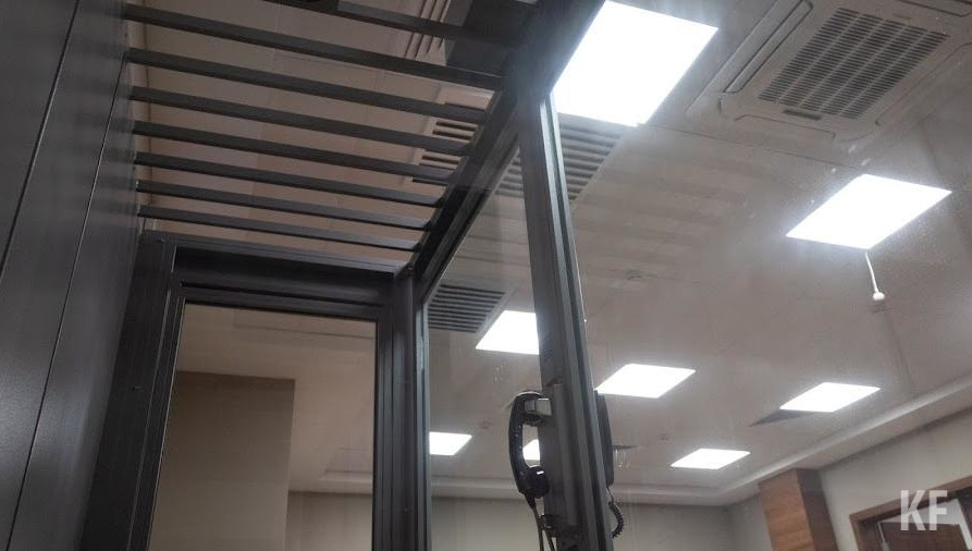 Причина - болезнь судьи.