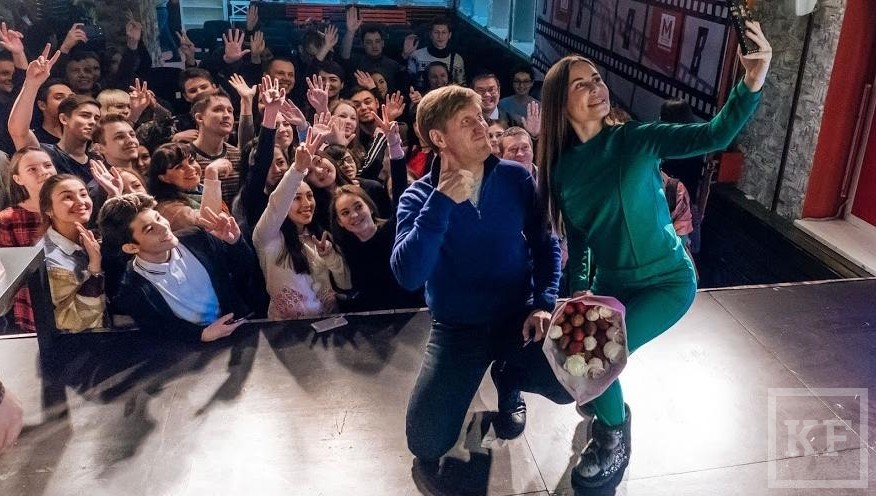Актеры шоу «Уральские пельмени» провели творческую встречу с поклонниками.