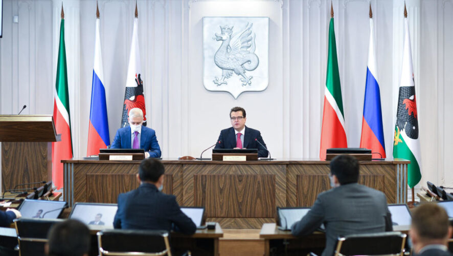 Ранее Салахов занимал пост управляющего делами исполкома города.