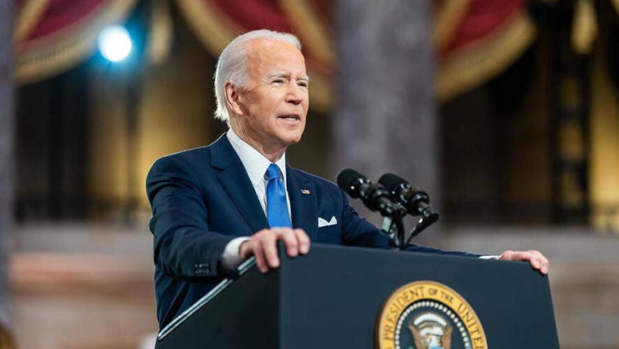 Во время обследования врачи взяли образец кожи на груди Байдена