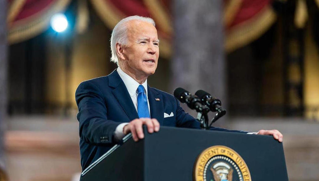 Во время обследования врачи взяли образец кожи на груди Байдена