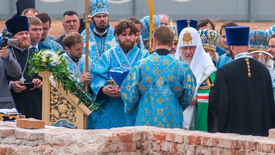 В день обретения чудотворного образа Казанской Божией матери патриарх Кирилл заложил первый камень в основание будущего собора