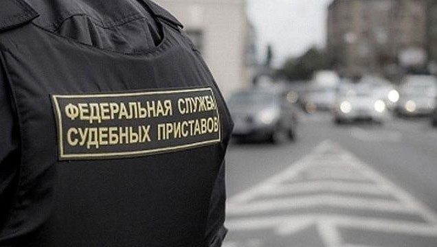 За долг в 260 000 рублей судебные приставы Альметьевска арестовали машину 55-летнего местного жителя