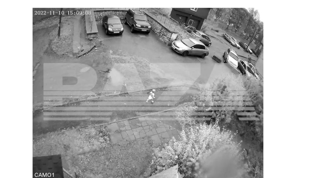 Девочку заметил местный курьер.