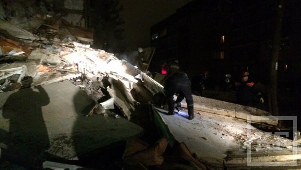 В результате взрыва газа обрушился подъезд пятиэтажного жилого дома в Ярославле