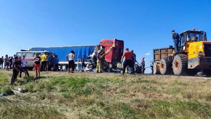 Авария произошла на трассе между населёнными пунктами Новоспасское и Николаевка.