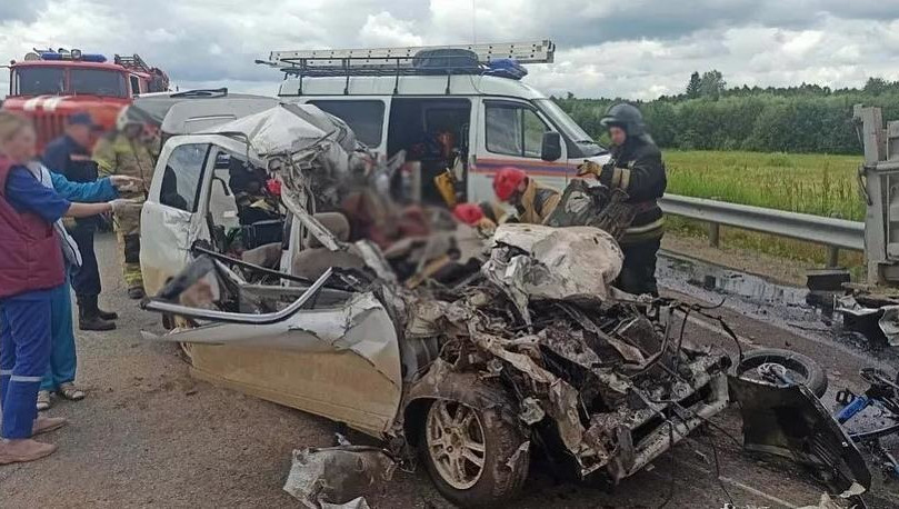 Также в страшной аварии пострадал 8-летний ребенок.