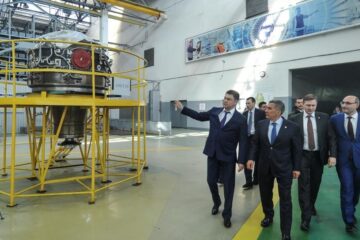 С коллективом Казанского моторостроительного производственного объединения встретился президент Татарстана Рустам Минниханов