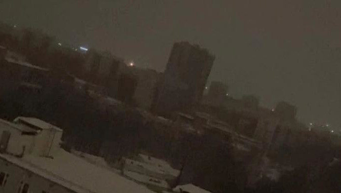 Утром несколько микрорайонов автограда столкнулись с очередным кратковременным блэкаутом. Некоторым жителям не повезло больше - у них отключили и батареи.