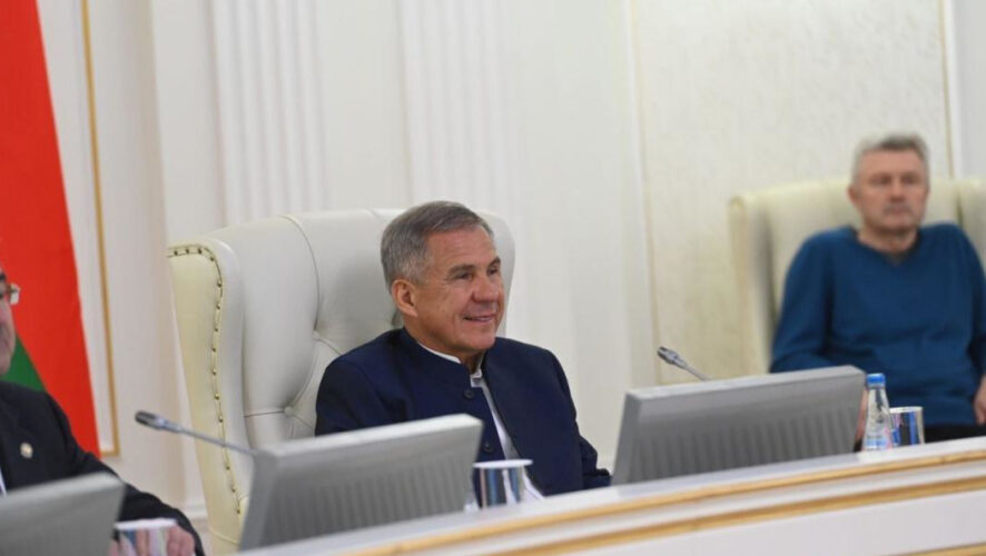 Глава РТ также пригласил татар Беларуси посетить республику.