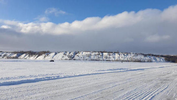 Это сделано для сохранения съезда на лед и подъездных путей.