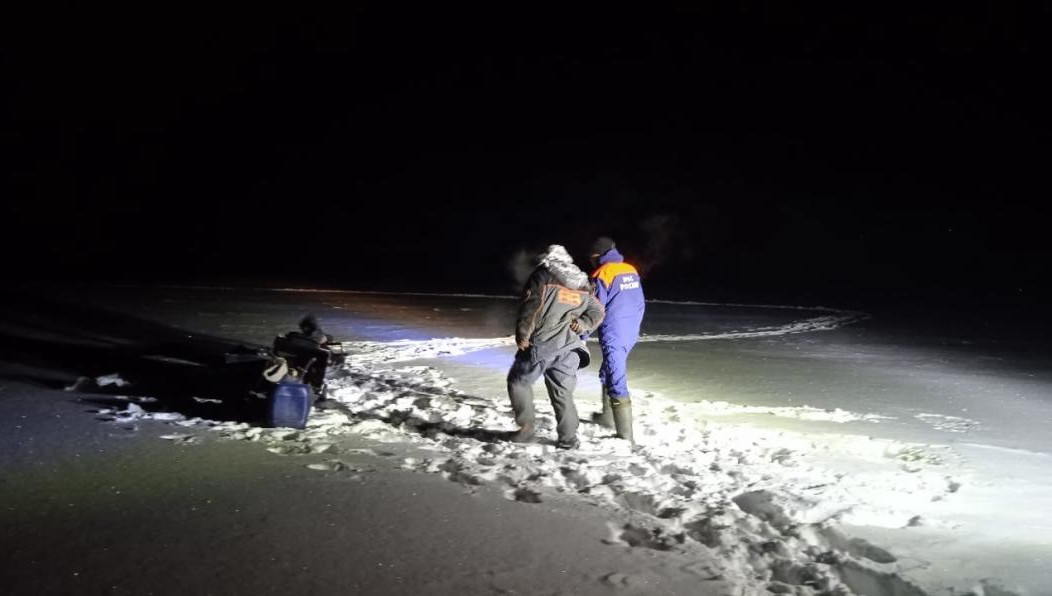 Мужчина находился в двух километрах от берега.