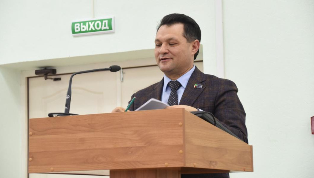 Рустем Нуриев владеет частями в двух квартирах и автомобилем «Иж-2715».