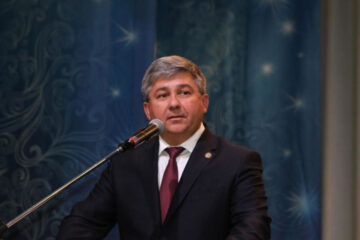 Глава района подарил премьер-министру Татарстана креативный подарок.