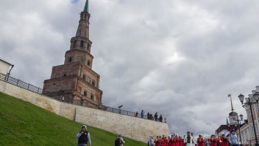Туристов привлекают чак-чак и Казанский Кремль.