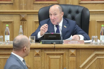 Заместитель председателя Госсовета призвал сберечь родной татарский язык для сохранения статуса республики.