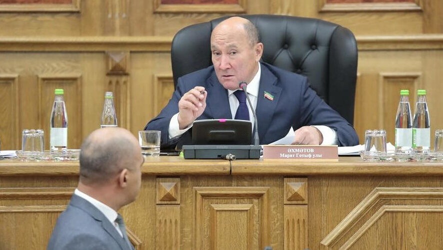 Заместитель председателя Госсовета призвал сберечь родной татарский язык для сохранения статуса республики.