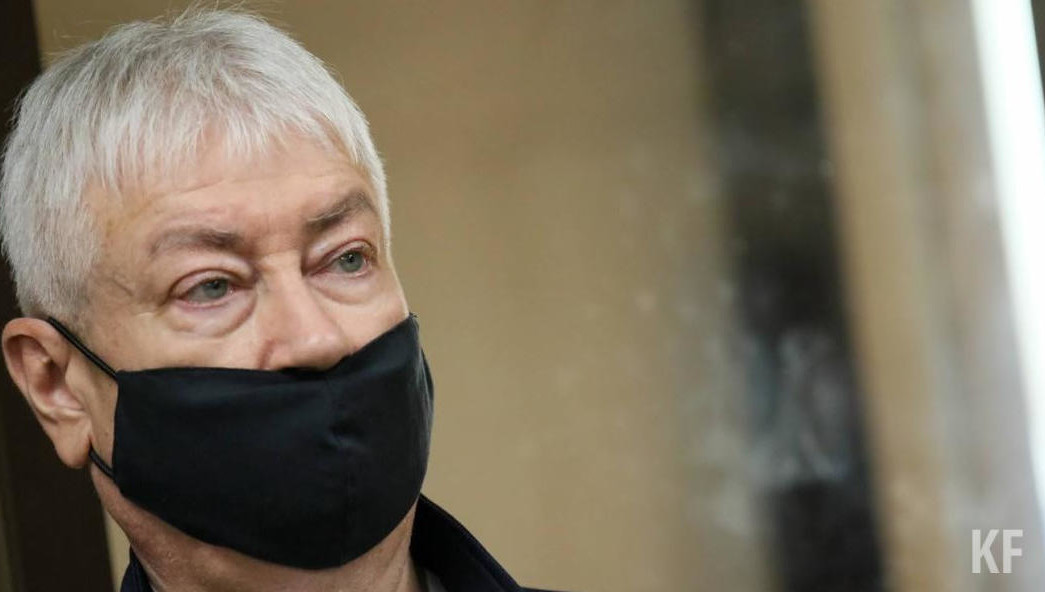 Банкиру делали пересадку тазобедренного сустава.