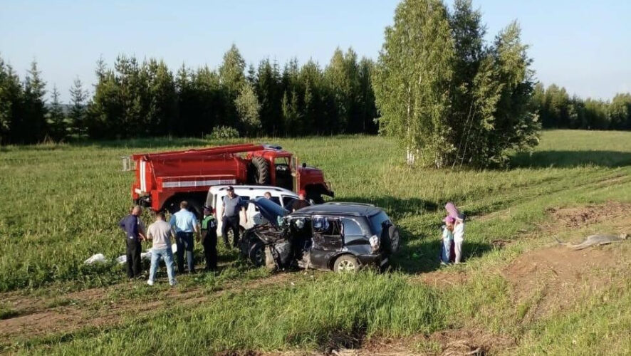 Авария случилась в результате столкновения внедорожников.