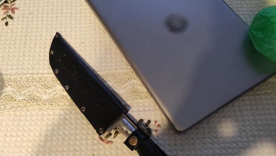 Ранее судимый мужчина вынес имущество из офиса автофирмы