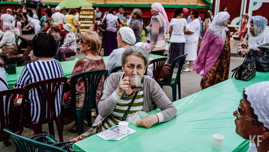 На рассмотрение его предложили крымчане.