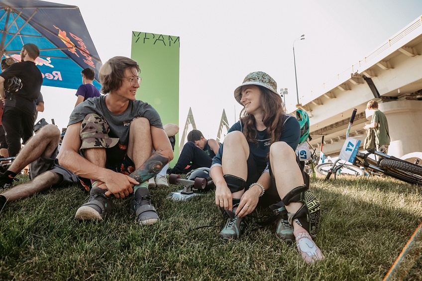 где собрались представители разных субкультур.