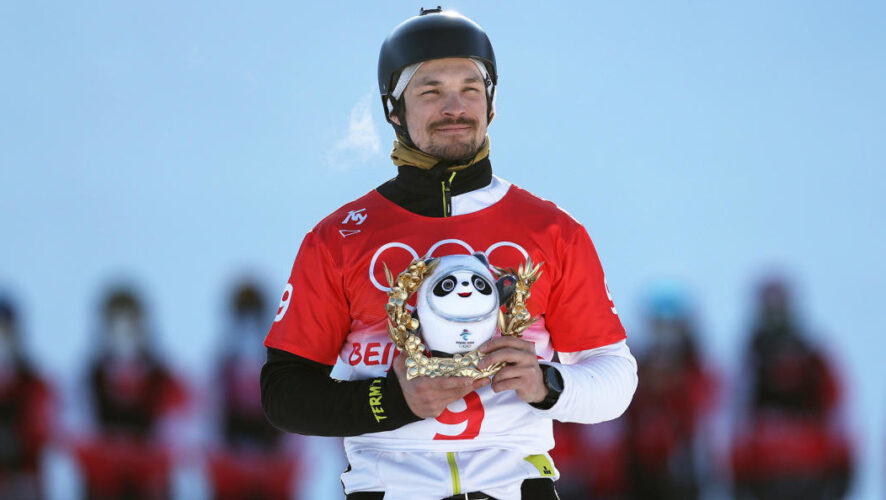 Сноубордист выиграл бронзу на Олимпиаде в Пекине и завершил спортивную карьеру.