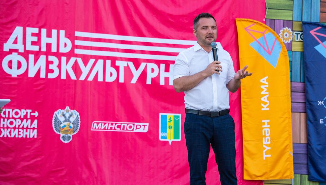 Чиновник написал заявление об уходе по собственному желанию.