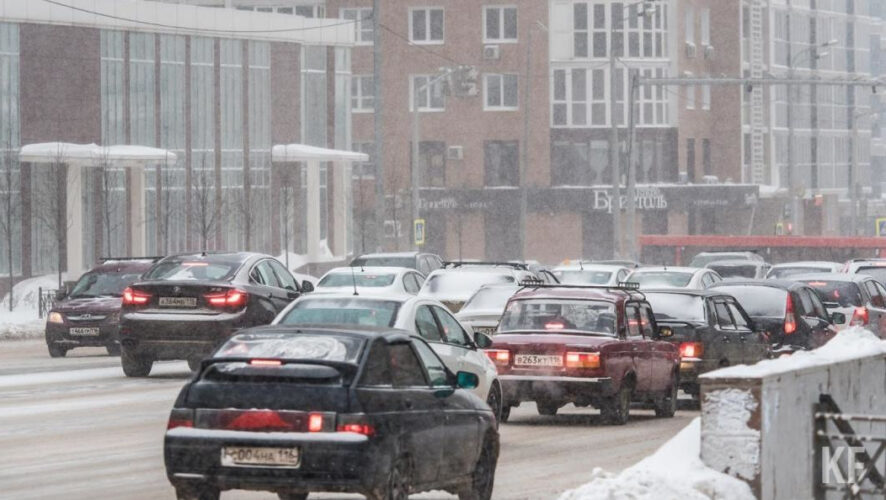 Многим водителям пришлось&nbsp;перейти на общественный транспорт.
