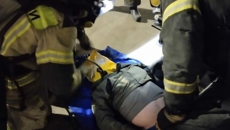 Огонь занялся в доме 4/5А старой части города.