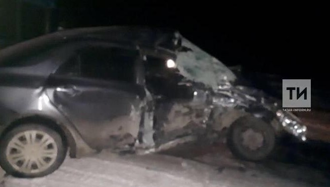 Серьезные механические повреждения получил легковой автомобиль Toyota во время аварии на территории Татарстана