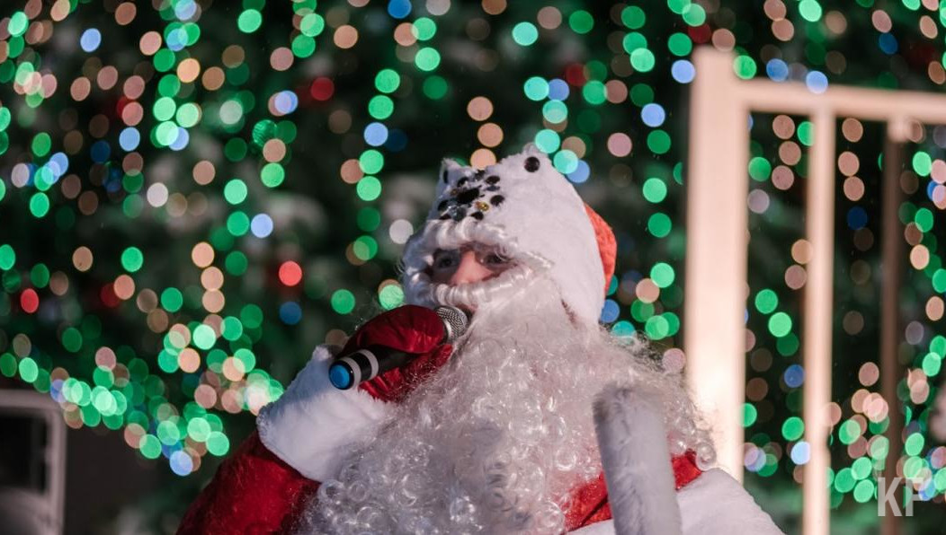 На катке в парке «Черное озеро» и на центральной елке у Чаши.