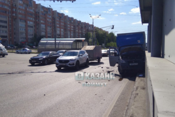 ДТП произошло на перекрёстке Адоратского и Ямашева.