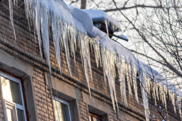 Толщина наледи превышала 30 сантиметров.