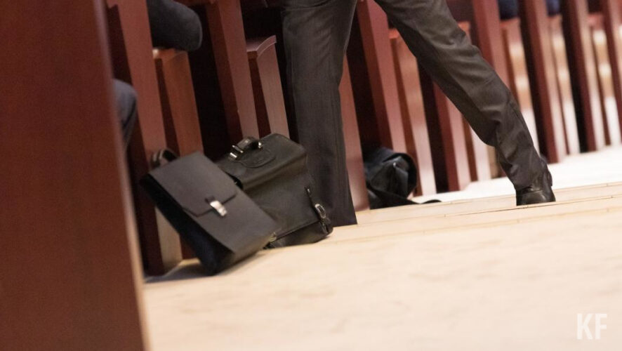 Заместителя освободили от должностных обязанностей по собственному желанию.