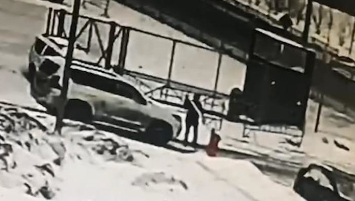 Он открывается через специальное приложение.