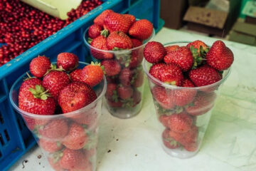 В столицу Татарстана ягоду завозят из Узбекистана.